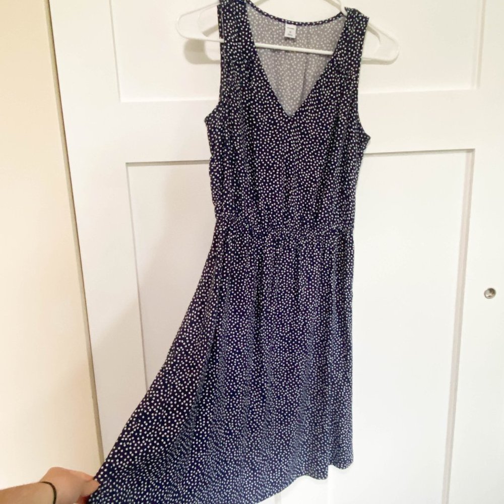 Old Navy Cute Fall Summer polka dotted v-neck midi dress